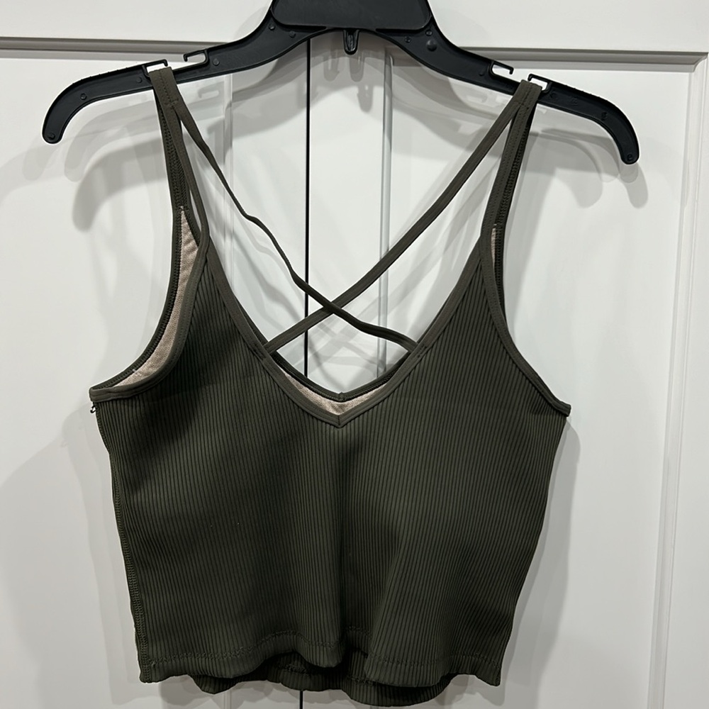 NO Offer Item NWOT Vuori Women's Rib Crop Tank Top Olive Green - Picture 2 of 5